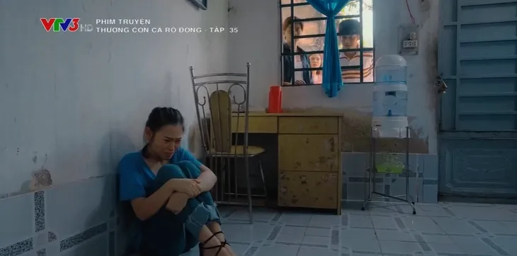 Thương con cá rô đồng - Tập 35: Vay nặng lãi để ăn chơi, Út Lành bị Hải Đen lừa rồi tung clip giường chiếu - Ảnh 9. Thương con cá rô đồng - Tập 35: Vay nặng lãi để ăn chơi, Út Lành bị Hải Đen lừa rồi tung clip giường chiếu - Ảnh 9.