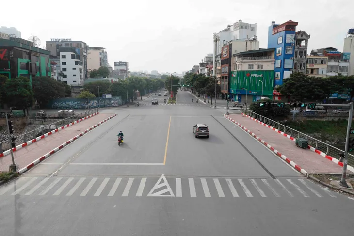 Công an Hà Nội nghiên cứu quy định mới về cấp và sử dụng giấy đi đường - Ảnh 1. Công an Hà Nội nghiên cứu quy định mới về cấp và sử dụng giấy đi đường - Ảnh 1.