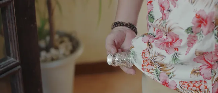 11 tháng 5 ngày - Tập 3: Ông Tiến (NSƯT Quang Thắng) qua mặt giúp việc trộm đồ nhà Tuệ Nhi - Ảnh 6. 11 tháng 5 ngày - Tập 3: Ông Tiến (NSƯT Quang Thắng) qua mặt giúp việc trộm đồ nhà Tuệ Nhi - Ảnh 6.