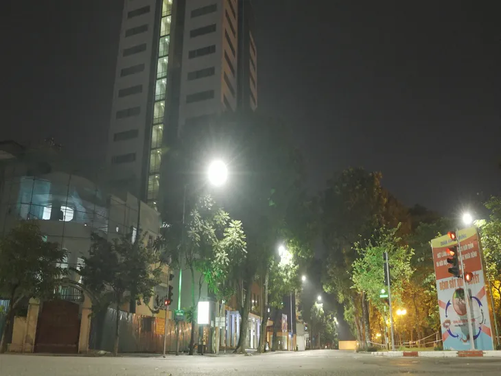 Đêm trắng của những lực lượng trực chốt kiểm dịch ở Hà Nội - Ảnh 5. Đêm trắng của những lực lượng trực chốt kiểm dịch ở Hà Nội - Ảnh 5.