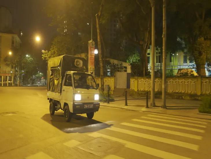 Đêm trắng của những lực lượng trực chốt kiểm dịch ở Hà Nội - Ảnh 3. Đêm trắng của những lực lượng trực chốt kiểm dịch ở Hà Nội - Ảnh 3.