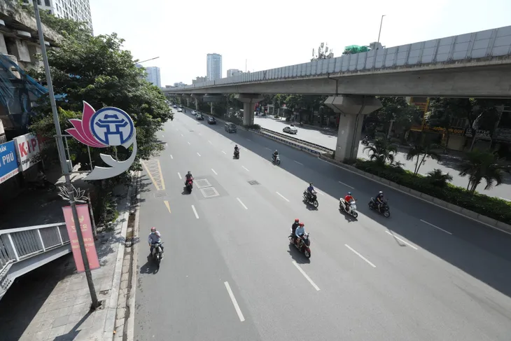 Hà Nội sau 10 ngày giãn cách chống COVID-19: Những kết quả bước đầu - Ảnh 4. Hà Nội sau 10 ngày giãn cách chống COVID-19: Những kết quả bước đầu - Ảnh 4.