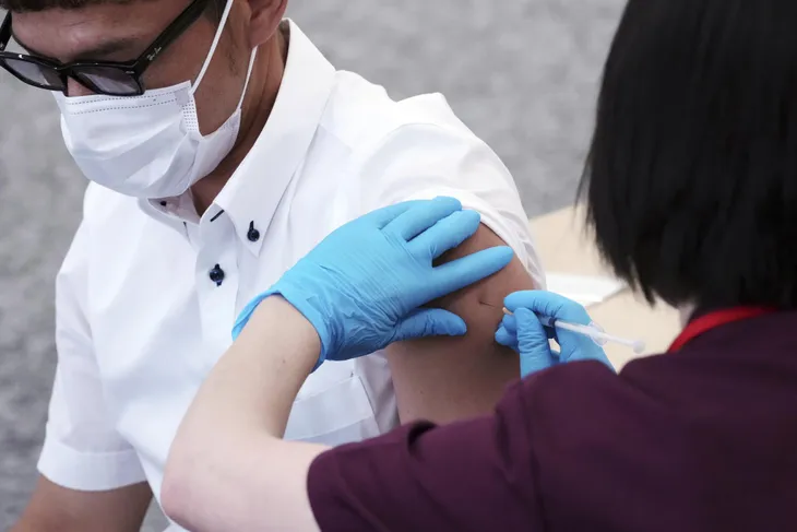 Israel mở rộng chương trình tiêm liều bổ sung, Nhật Bản cân nhắc cho phép tiêm kết hợp các vaccine - Ảnh 2. Israel mở rộng chương trình tiêm liều bổ sung, Nhật Bản cân nhắc cho phép tiêm kết hợp các vaccine - Ảnh 2.