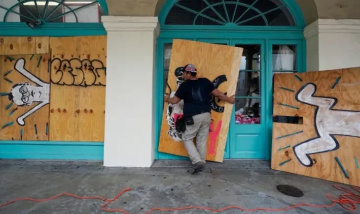 Bão Ida đổ bộ vào bang Louisiana, hàng nghìn người phải sơ tán - Ảnh 2. Bão Ida đổ bộ vào bang Louisiana, hàng nghìn người phải sơ tán - Ảnh 2.