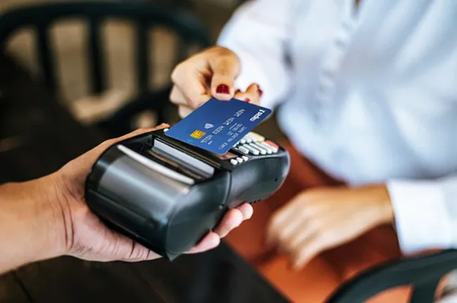 Đề nghị Visa, Mastercard miễn, giảm các loại phí - Ảnh 1. Đề nghị Visa, Mastercard miễn, giảm các loại phí - Ảnh 1.