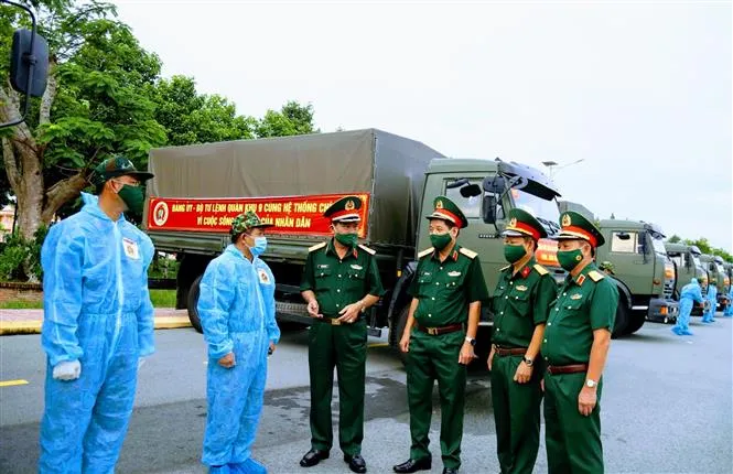 Quân khu 9 chuyển 50 tấn rau, củ thực phẩm tặng nhân dân TP Hồ Chí Minh - Ảnh 2. Quân khu 9 chuyển 50 tấn rau, củ thực phẩm tặng nhân dân TP Hồ Chí Minh - Ảnh 2.