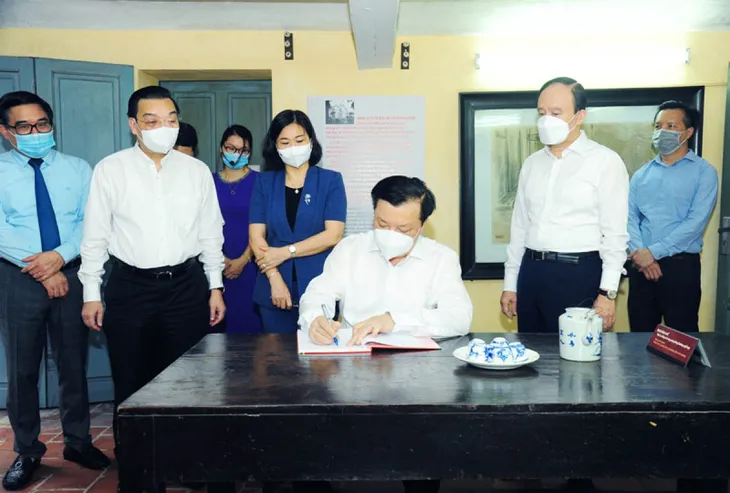 Dâng hương tưởng niệm 90 năm ngày mất của Tổng Bí thư Trần Phú - Ảnh 2.