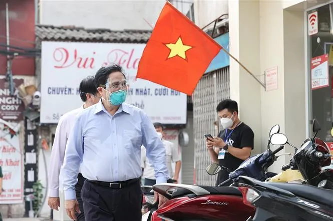 Thủ tướng Phạm Minh Chính đột xuất kiểm tra điểm nóng nhất về COVID-19 tại Hà Nội - Ảnh 7. Thủ tướng Phạm Minh Chính đột xuất kiểm tra điểm nóng nhất về COVID-19 tại Hà Nội - Ảnh 7.