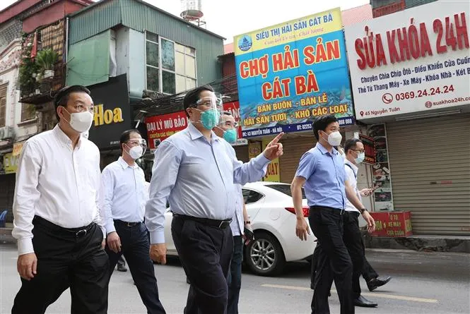Thủ tướng Phạm Minh Chính đột xuất kiểm tra điểm nóng nhất về COVID-19 tại Hà Nội - Ảnh 1. Thủ tướng Phạm Minh Chính đột xuất kiểm tra điểm nóng nhất về COVID-19 tại Hà Nội - Ảnh 1.