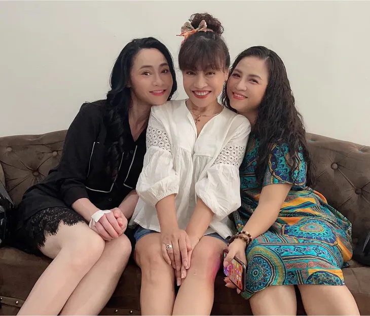 Nhan sắc thời trẻ gây bất ngờ của 3 bà mẹ Hương vị tình thân - Ảnh 1. Nhan sắc thời trẻ gây bất ngờ của 3 bà mẹ Hương vị tình thân - Ảnh 1.