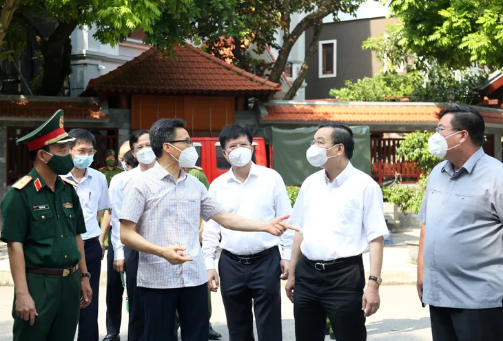Phó Thủ tướng Vũ Đức Đam: Hà Nội phải chuẩn bị cho mọi tình huống, không để bị động, bất ngờ - Ảnh 3. Phó Thủ tướng Vũ Đức Đam: Hà Nội phải chuẩn bị cho mọi tình huống, không để bị động, bất ngờ - Ảnh 3.