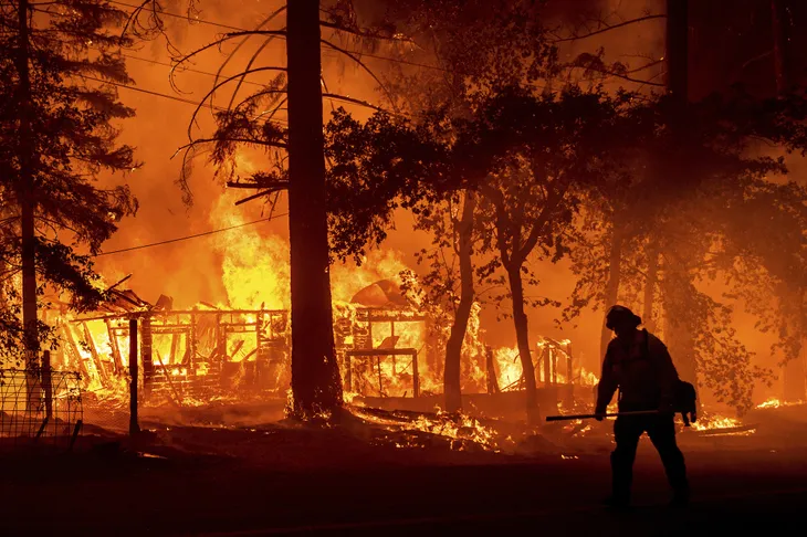Cháy rừng lan nhanh ở California, hàng nghìn người phải sơ tán - Ảnh 5. Cháy rừng lan nhanh ở California, hàng nghìn người phải sơ tán - Ảnh 5.