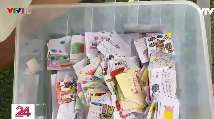 Sticker ngộ nghĩnh kèm lời động viên của các em nhỏ trên hộp cơm gửi bác sĩ - Ảnh 2. Sticker ngộ nghĩnh kèm lời động viên của các em nhỏ trên hộp cơm gửi bác sĩ - Ảnh 2.