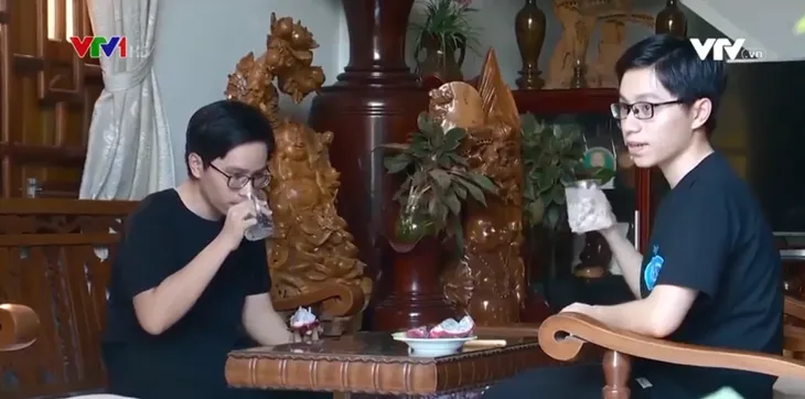 Hai anh em thủ khoa, á khoa và món quà tặng cha giữa mùa dịch - Ảnh 1. Hai anh em thủ khoa, á khoa và món quà tặng cha giữa mùa dịch - Ảnh 1.