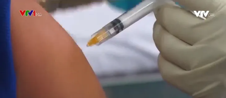 Bình Dương cần thay đổi cách tiêm vaccine diện rộng - Ảnh 1. Bình Dương cần thay đổi cách tiêm vaccine diện rộng - Ảnh 1.