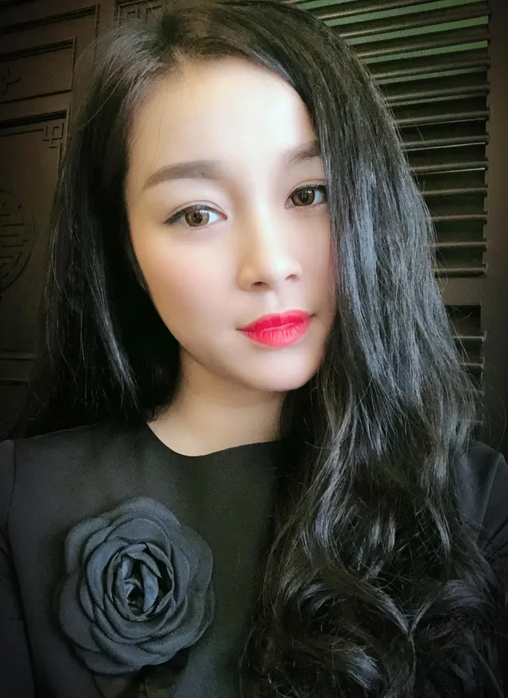 Nhan sắc Minh Hương Vàng Anh ngoài đời khác xa trên phim 11 tháng 5 ngày - Ảnh 10. Nhan sắc Minh Hương Vàng Anh ngoài đời khác xa trên phim 11 tháng 5 ngày - Ảnh 10.