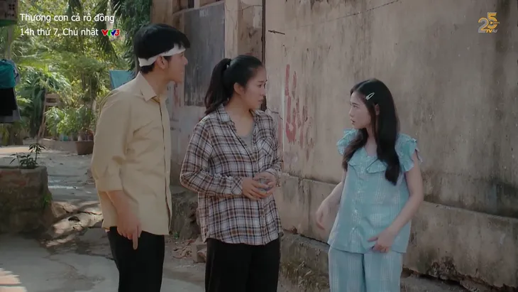 Thương con cá rô đồng - Tập 28: Hải đen làm nhục Đạo trước mặt Nhung - Ảnh 1. Thương con cá rô đồng - Tập 28: Hải đen làm nhục Đạo trước mặt Nhung - Ảnh 1.