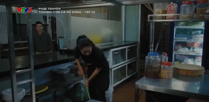 Thương con cá rô đồng - Tập 29: Mạnh phải lòng Thương, Nhung đánh vỡ đầu Hải đen vì Đạo - Ảnh 4. Thương con cá rô đồng - Tập 29: Mạnh phải lòng Thương, Nhung đánh vỡ đầu Hải đen vì Đạo - Ảnh 4.