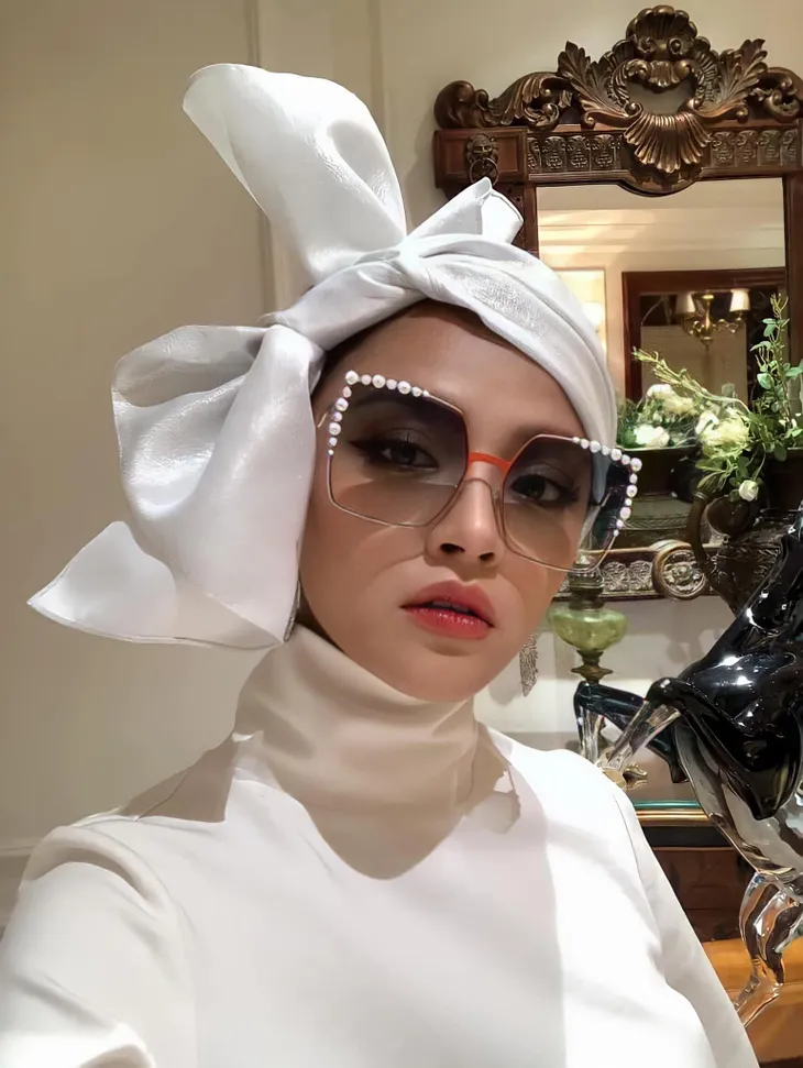 Diễn viên Việt tuần qua: Khả Ngân bị tổn thương, Thu Hoài diện đồ sexy rồi chỉ ở nhà - Ảnh 10. Diễn viên Việt tuần qua: Khả Ngân bị tổn thương, Thu Hoài diện đồ sexy rồi chỉ ở nhà - Ảnh 10.