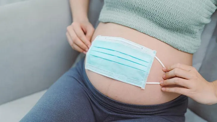 Vaccine - vũ khí bảo vệ hiệu quả phụ nữ mang thai trước COVID-19 - Ảnh 2. Vaccine - vũ khí bảo vệ hiệu quả phụ nữ mang thai trước COVID-19 - Ảnh 2.