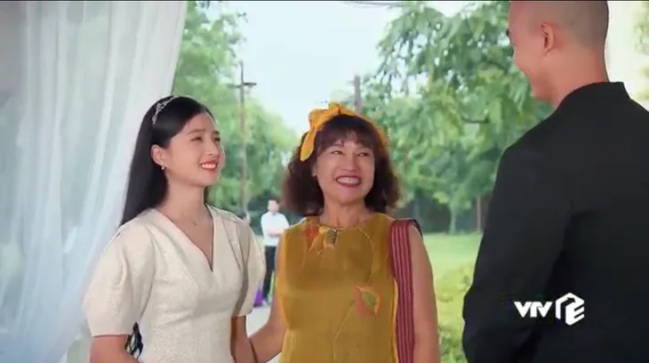 Hương vị tình thân phần 2 - Tập 26: Nam - Long đám cưới, nhiều kẻ bằng mặt không bằng lòng - Ảnh 11. Hương vị tình thân phần 2 - Tập 26: Nam - Long đám cưới, nhiều kẻ bằng mặt không bằng lòng - Ảnh 11.