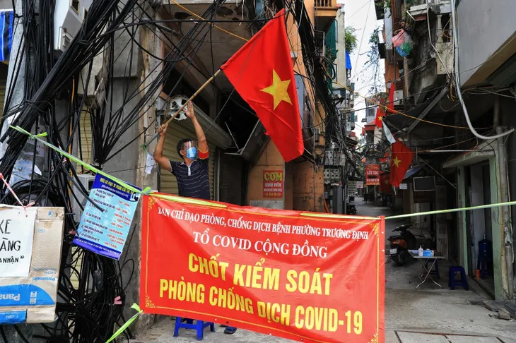 Hà Nội rực đỏ sắc cờ chào mừng Ngày Quốc khánh 2/9 đặc biệt - Ảnh 7. Hà Nội rực đỏ sắc cờ chào mừng Ngày Quốc khánh 2/9 đặc biệt - Ảnh 7.