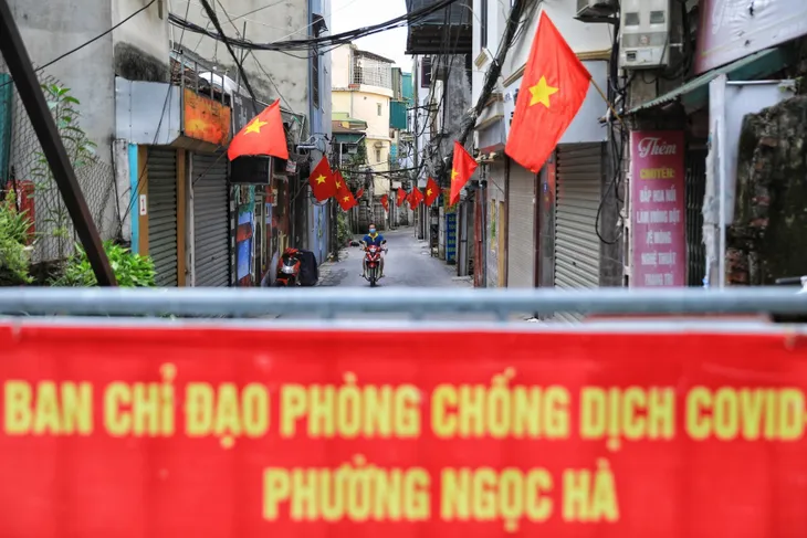 Hà Nội rực đỏ sắc cờ chào mừng Ngày Quốc khánh 2/9 đặc biệt - Ảnh 5. Hà Nội rực đỏ sắc cờ chào mừng Ngày Quốc khánh 2/9 đặc biệt - Ảnh 5.