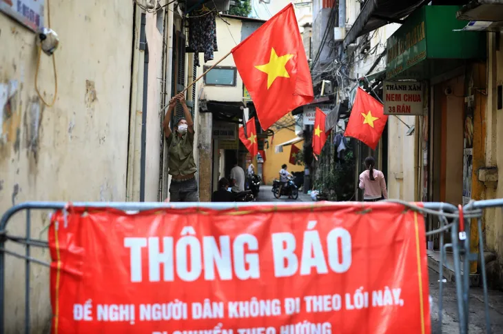 Hà Nội rực đỏ sắc cờ chào mừng Ngày Quốc khánh 2/9 đặc biệt - Ảnh 3. Hà Nội rực đỏ sắc cờ chào mừng Ngày Quốc khánh 2/9 đặc biệt - Ảnh 3.