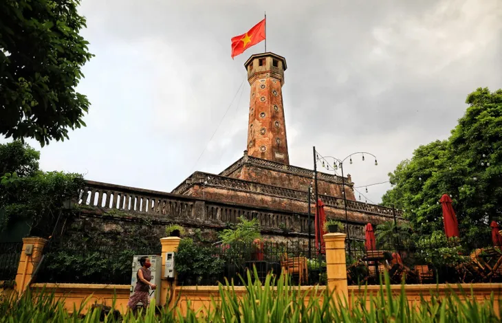 Hà Nội rực đỏ sắc cờ chào mừng Ngày Quốc khánh 2/9 đặc biệt - Ảnh 1. Hà Nội rực đỏ sắc cờ chào mừng Ngày Quốc khánh 2/9 đặc biệt - Ảnh 1.