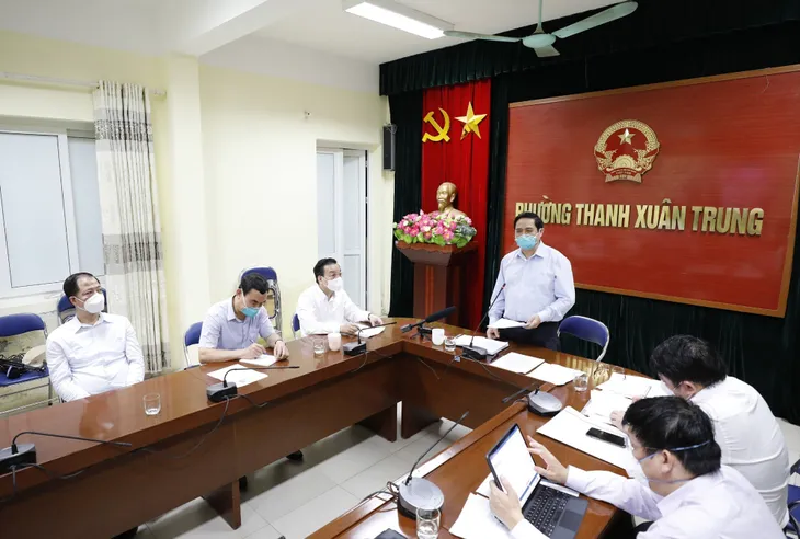 VIDEO: Thủ tướng phê bình công tác phòng chống dịch của quận Thanh Xuân, Hà Nội - Ảnh 2. VIDEO: Thủ tướng phê bình công tác phòng chống dịch của quận Thanh Xuân, Hà Nội - Ảnh 2.
