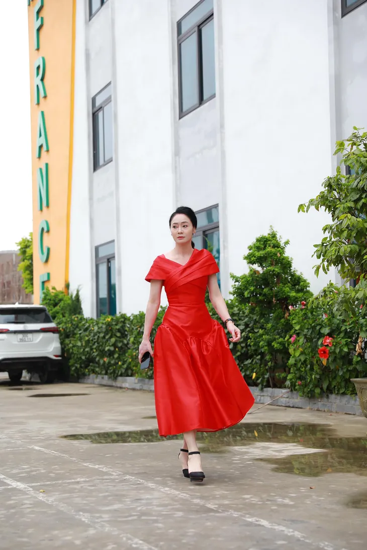 Quách Thu Phương - mẹ chồng sành điệu nhất trên màn ảnh - Ảnh 5. Quách Thu Phương - mẹ chồng sành điệu nhất trên màn ảnh - Ảnh 5.