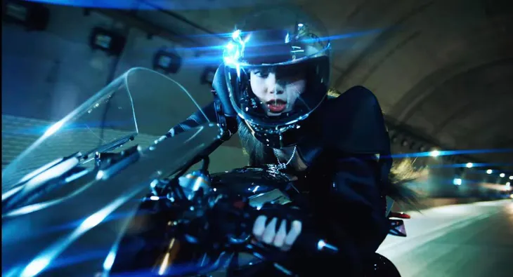 Lisa (BLACKPINK) chính thức tung MV solo: Đầu tư khủng, trên cả kì vọng - Ảnh 4. Lisa (BLACKPINK) chính thức tung MV solo: Đầu tư khủng, trên cả kì vọng - Ảnh 4.