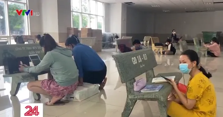 IT áo xanh hỗ trợ trẻ em học trực tuyến - Ảnh 2. IT áo xanh hỗ trợ trẻ em học trực tuyến - Ảnh 2.