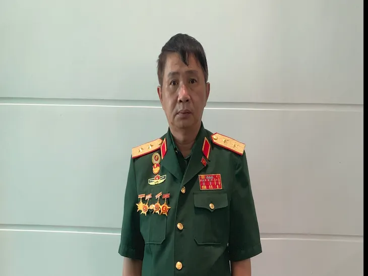 Giả danh trung tướng quân đội tiêu thụ thuốc được cho là chữa COVID-19 - Ảnh 3.