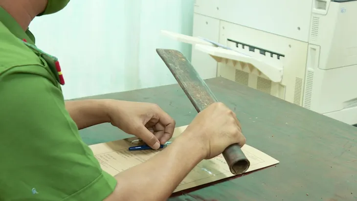 Nam thanh niên 18 tuổi chém người khác nguy kịch chỉ vì 2 điếu thuốc - Ảnh 1. Nam thanh niên 18 tuổi chém người khác nguy kịch chỉ vì 2 điếu thuốc - Ảnh 1.