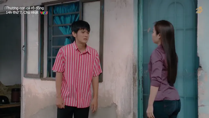 Thương con cá rô đồng - Tập 39: Mạnh quan tâm Thương trước mặt Chơn - Ảnh 1. Thương con cá rô đồng - Tập 39: Mạnh quan tâm Thương trước mặt Chơn - Ảnh 1.