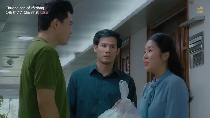 Thương con cá rô đồng - Tập 39: Mạnh quan tâm Thương trước mặt Chơn - Ảnh 3. Thương con cá rô đồng - Tập 39: Mạnh quan tâm Thương trước mặt Chơn - Ảnh 3.