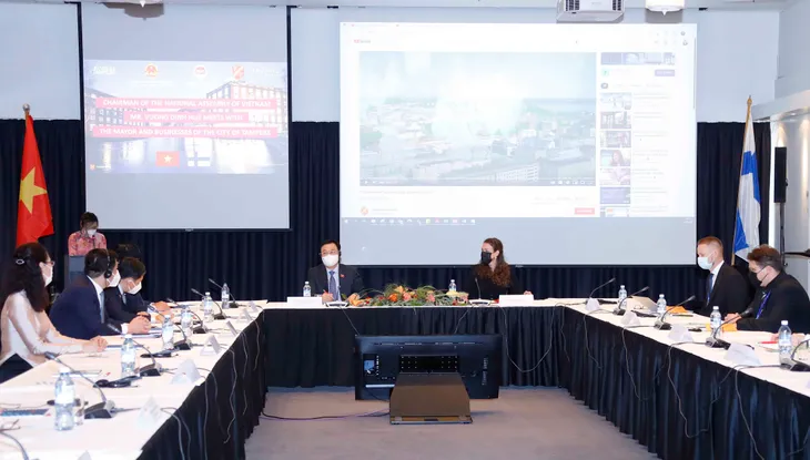 Chủ tịch Quốc hội Vương Đình Huệ tiếp Thị trưởng Thành phố Tampere - Ảnh 2. Chủ tịch Quốc hội Vương Đình Huệ tiếp Thị trưởng Thành phố Tampere - Ảnh 2.