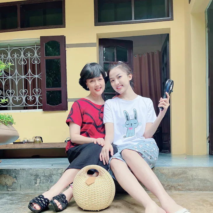 Diễn viên Việt tuần qua: Phương Oanh, Thu Quỳnh đồng loạt thành cô gái mùa Thu - Ảnh 8. Diễn viên Việt tuần qua: Phương Oanh, Thu Quỳnh đồng loạt thành cô gái mùa Thu - Ảnh 8.