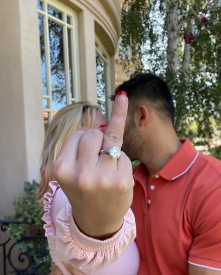 Britney Spears đã đính hôn! - Ảnh 1. Britney Spears đã đính hôn! - Ảnh 1.