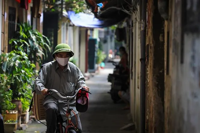 Cuộc sống của người dân 3 ổ dịch ở Hà Nội dần trở lại bình thường - Ảnh 19. Cuộc sống của người dân 3 ổ dịch ở Hà Nội dần trở lại bình thường - Ảnh 19.