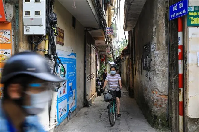 Cuộc sống của người dân 3 ổ dịch ở Hà Nội dần trở lại bình thường - Ảnh 18. Cuộc sống của người dân 3 ổ dịch ở Hà Nội dần trở lại bình thường - Ảnh 18.