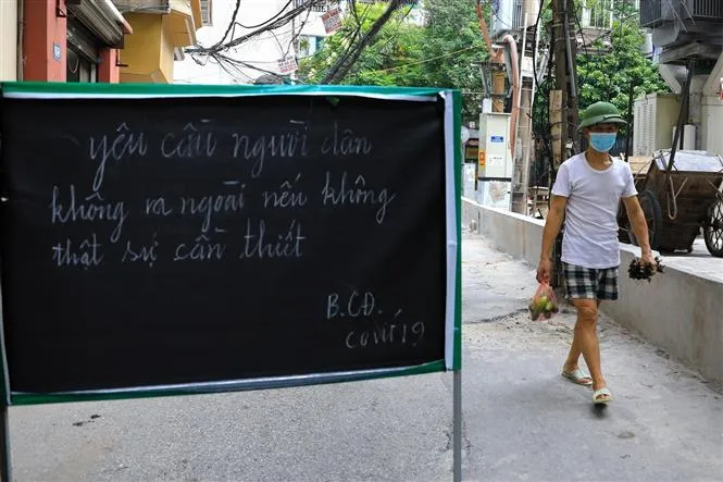 Cuộc sống của người dân 3 ổ dịch ở Hà Nội dần trở lại bình thường - Ảnh 17. Cuộc sống của người dân 3 ổ dịch ở Hà Nội dần trở lại bình thường - Ảnh 17.