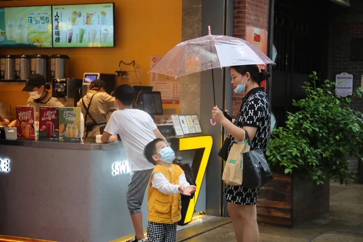 Trung Quốc sơ tán hàng trăm nghìn dân tránh bão Chanthu - Ảnh 3. Trung Quốc sơ tán hàng trăm nghìn dân tránh bão Chanthu - Ảnh 3.