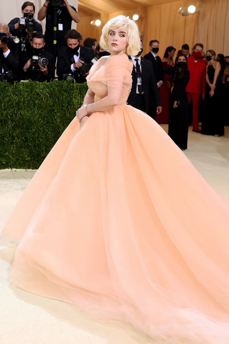 Billie Eilish tại Met Gala 2021: Đã tự tin với cơ thể bản thân - Ảnh 1. Billie Eilish tại Met Gala 2021: Đã tự tin với cơ thể bản thân - Ảnh 1.