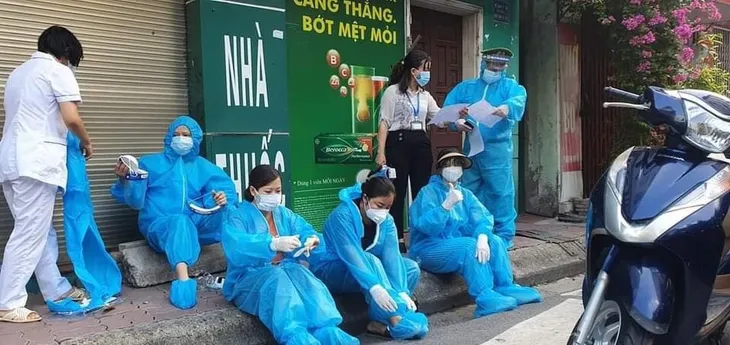 Dỡ bỏ phong tỏa, phường Văn Miếu vẫn thực hiện nghiêm công tác phòng dịch - Ảnh 7. Dỡ bỏ phong tỏa, phường Văn Miếu vẫn thực hiện nghiêm công tác phòng dịch - Ảnh 7.