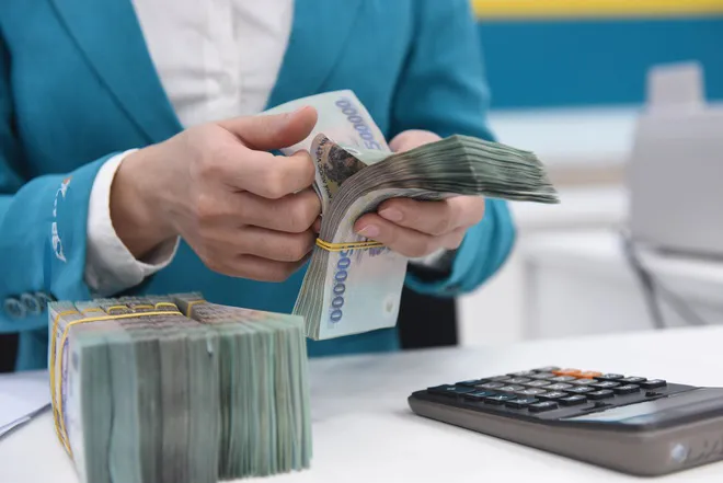 Giảm lãi suất cho vay tiêu dùng dịp cuối năm - Ảnh 1. Giảm lãi suất cho vay tiêu dùng dịp cuối năm - Ảnh 1.