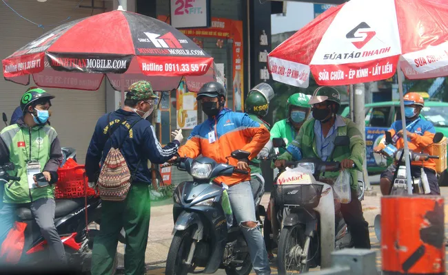 TP Hồ Chí Minh cho phép shipper được chạy liên quận sau ngày 16/9 - Ảnh 1. TP Hồ Chí Minh cho phép shipper được chạy liên quận sau ngày 16/9 - Ảnh 1.