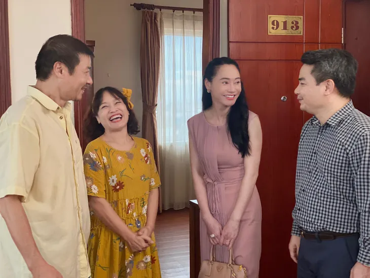 Hậu trường vui vẻ, thân thiết của dàn diễn viên Hương vị tình thân - Ảnh 3. Hậu trường vui vẻ, thân thiết của dàn diễn viên Hương vị tình thân - Ảnh 3.