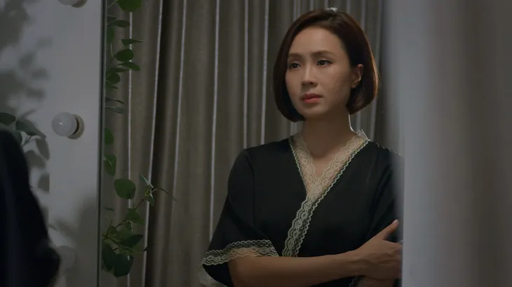 Thời trang đồ ngủ trên phim của Phương Oanh, Hồng Diễm cùng các nữ diễn viên - Ảnh 4. Thời trang đồ ngủ trên phim của Phương Oanh, Hồng Diễm cùng các nữ diễn viên - Ảnh 4.